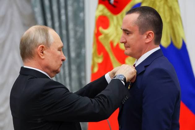 RUSSIA, MOSCOW - MAY 23, 2023: Russia s President Vladimir Putin awards the Hero of Russia and Honorary Space Pilot titles to Roscosmos Cosmonaut Corps member Pyotr Dubrov during a ceremony to present state decorations at the Moscow Kremlin. Vyacheslav Prokofyev TASS  59317538