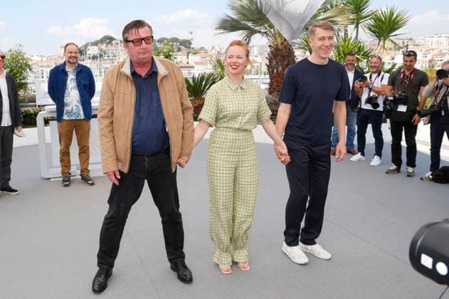 Aki Kaurismäki, Alma Pöysti und Jussi Vatanen beim Photocall zum Kinofilm Kuolleet lehdet Fallen Leaves auf dem Festival de Cannes 2023 76. Internationale Filmfestspiele von Cannes am Palais des Festivals. Cannes, 23.05.2023