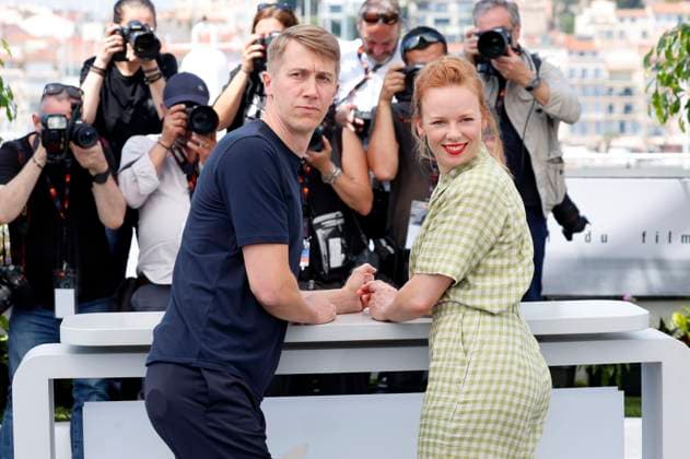 Jussi Vatanen und Alma Pöysti beim Photocall zum Kinofilm Kuolleet lehdet Fallen Leaves auf dem Festival de Cannes 2023 76. Internationale Filmfestspiele von Cannes am Palais des Festivals. Cannes, 23.05.2023