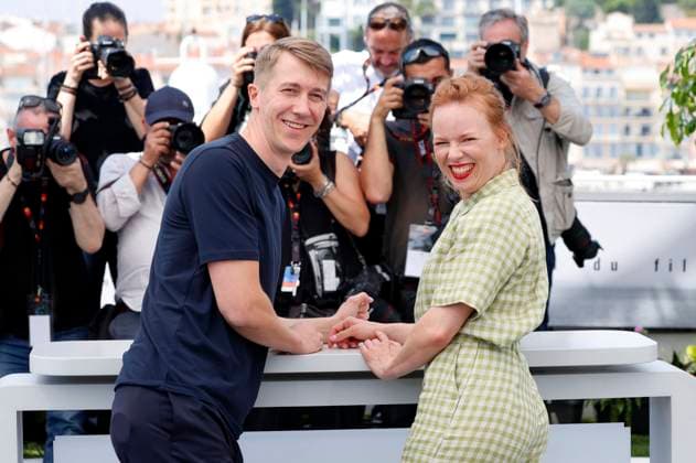 Entertainment Bilder des Tages Jussi Vatanen und Alma Pöysti beim Photocall zum Kinofilm Kuolleet lehdet Fallen Leaves auf dem Festival de Cannes 2023 76. Internationale Filmfestspiele von Cannes am Palais des Festivals. Cannes, 23.05.2023
