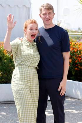 Alma Pöysti und Jussi Vatanen beim Photocall zum Kinofilm Kuolleet lehdet Fallen Leaves auf dem Festival de Cannes 2023 76. Internationale Filmfestspiele von Cannes am Palais des Festivals. Cannes, 23.05.2023