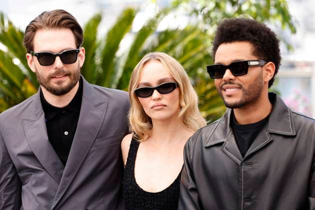 Sam Levinson, Lily-Rose Melody Depp und Abel The Weeknd Tesfaye beim Photocall zur HBO-Dramaserie The Idol auf dem Festival de Cannes 2023 76. Internationale Filmfestspiele von Cannes am Palais des Festivals. Cannes, 23.05.2023