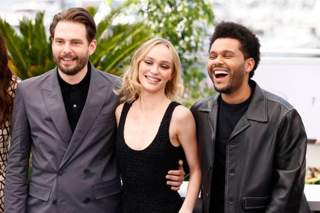 Sam Levinson, Lily-Rose Melody Depp und Abel The Weeknd Tesfaye beim Photocall zur HBO-Dramaserie The Idol auf dem Festival de Cannes 2023 76. Internationale Filmfestspiele von Cannes am Palais des Festivals. Cannes, 23.05.2023