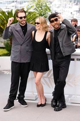 Sam Levinson, Lily-Rose Melody Depp und Abel The Weeknd Tesfaye beim Photocall zur HBO-Dramaserie The Idol auf dem Festival de Cannes 2023 76. Internationale Filmfestspiele von Cannes am Palais des Festivals. Cannes, 23.05.2023