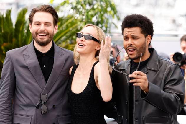 Sam Levinson, Lily-Rose Melody Depp und Abel The Weeknd Tesfaye beim Photocall zur HBO-Dramaserie The Idol auf dem Festival de Cannes 2023 76. Internationale Filmfestspiele von Cannes am Palais des Festivals. Cannes, 23.05.2023