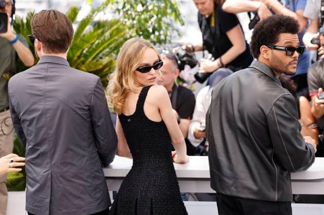 Sam Levinson, Lily-Rose Melody Depp und Abel The Weeknd Tesfaye beim Photocall zur HBO-Dramaserie The Idol auf dem Festival de Cannes 2023 76. Internationale Filmfestspiele von Cannes am Palais des Festivals. Cannes, 23.05.2023