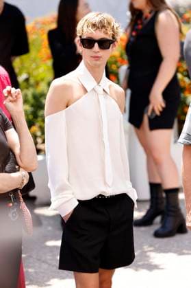Troye Sivan beim Photocall zur HBO-Dramaserie The Idol auf dem Festival de Cannes 2023 76. Internationale Filmfestspiele von Cannes am Palais des Festivals. Cannes, 23.05.2023