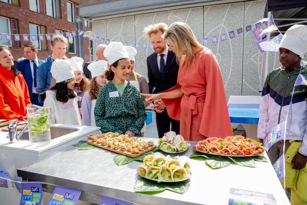 23-05-2023 The Hague Queen Maxima with Dennis Wiersma, minister voor Primair en Voortgezet Onderwijs, attend the launch of the cooperation between More Music in the Classroom and the Ministry of Education, Culture and Science in the context of cultural offerings at and after school to promote equality of opportunity in the Kindcentrum in The Hague. Â  Copyright: xPPEx