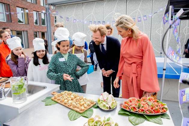 23-05-2023 The Hague Queen Maxima with Dennis Wiersma, minister voor Primair en Voortgezet Onderwijs, attend the launch of the cooperation between More Music in the Classroom and the Ministry of Education, Culture and Science in the context of cultural offerings at and after school to promote equality of opportunity in the Kindcentrum in The Hague. Â  Copyright: xPPEx