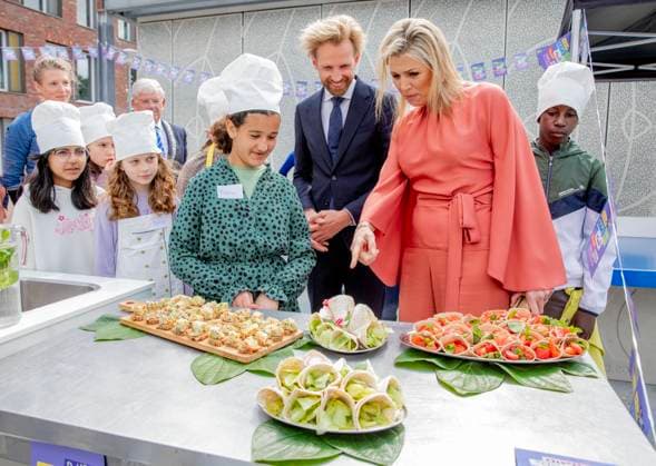 23-05-2023 The Hague Queen Maxima with Dennis Wiersma, minister voor Primair en Voortgezet Onderwijs, attend the launch of the cooperation between More Music in the Classroom and the Ministry of Education, Culture and Science in the context of cultural offerings at and after school to promote equality of opportunity in the Kindcentrum in The Hague. Â  Copyright: xPPEx