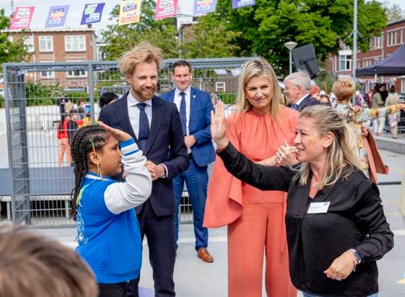23-05-2023 The Hague Queen Maxima with Dennis Wiersma, minister voor Primair en Voortgezet Onderwijs, attend the launch of the cooperation between More Music in the Classroom and the Ministry of Education, Culture and Science in the context of cultural offerings at and after school to promote equality of opportunity in the Kindcentrum in The Hague. Â  Copyright: xPPEx
