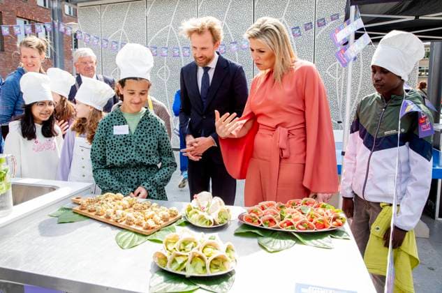 23-05-2023 The Hague Queen Maxima with Dennis Wiersma, minister voor Primair en Voortgezet Onderwijs, attend the launch of the cooperation between More Music in the Classroom and the Ministry of Education, Culture and Science in the context of cultural offerings at and after school to promote equality of opportunity in the Kindcentrum in The Hague. Â  Copyright: xPPEx