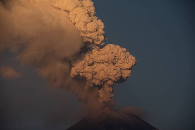 Bilder des Jahres 2023, News 05 Mai News Themen der Woche KW21 News Bilder des Tages May 23, 2023: The Popocatepetl Volcano released some lava explosions during the night. In the morning it continued its activity releasing ash on populations near the mountain - ZUMAqp1_ 20230523_zip_qp1_011 Copyright: xHectorxAdolfoxQuintanarxPerezx