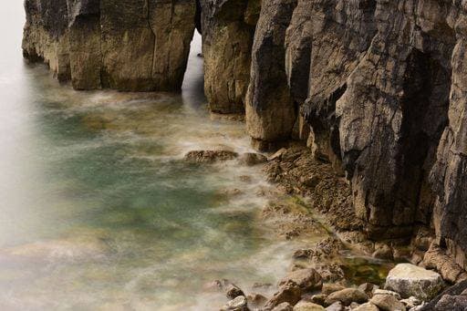 A long exposure shot of the sea and rocky cliffs on Pembrokeshire shore *** einer Langes Exposition erschossen des der Meer und felsig Klippen am Pembrokeshire Ufer 10129351 RECORD DATE NOT STATED