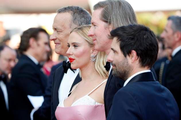 Tom Hanks, Scarlett Johansson, Wes Anderson und Jason Schwartzman bei der Premiere des Kinofilms Asteroid City auf dem Festival de Cannes 2023 76. Internationale Filmfestspiele von Cannes im Palais des Festivals. Cannes, 23.05.2023