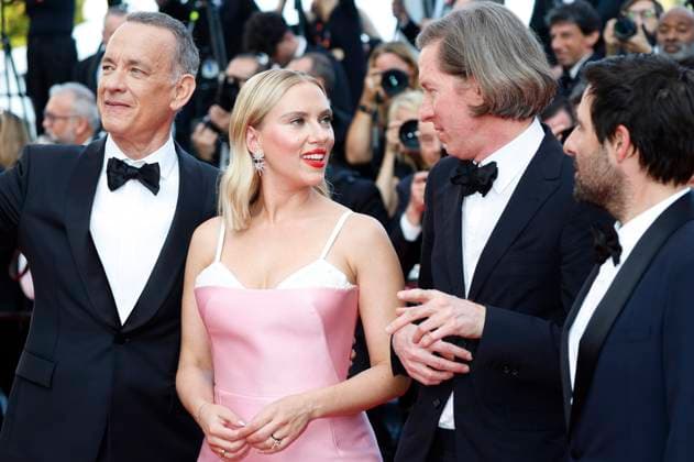 Tom Hanks, Scarlett Johansson und Wes Anderson bei der Premiere des Kinofilms Asteroid City auf dem Festival de Cannes 2023 76. Internationale Filmfestspiele von Cannes im Palais des Festivals. Cannes, 23.05.2023