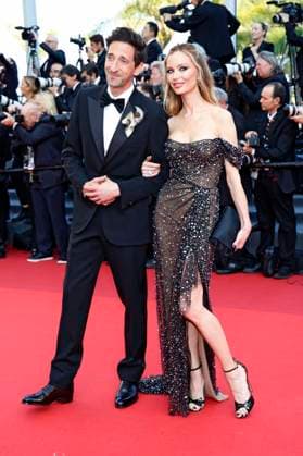 Adrien Brody und Georgina Chapman bei der Premiere des Kinofilms Asteroid City auf dem Festival de Cannes 2023 76. Internationale Filmfestspiele von Cannes im Palais des Festivals. Cannes, 23.05.2023
