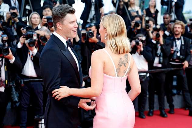 Colin Jost mit Ehefrau Scarlett Johansson bei der Premiere des Kinofilms Asteroid City auf dem Festival de Cannes 2023 76. Internationale Filmfestspiele von Cannes im Palais des Festivals. Cannes, 23.05.2023