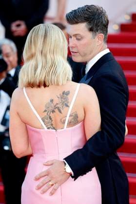 Scarlett Johansson mit Ehemann Colin Jost bei der Premiere des Kinofilms Asteroid City auf dem Festival de Cannes 2023 76. Internationale Filmfestspiele von Cannes im Palais des Festivals. Cannes, 23.05.2023