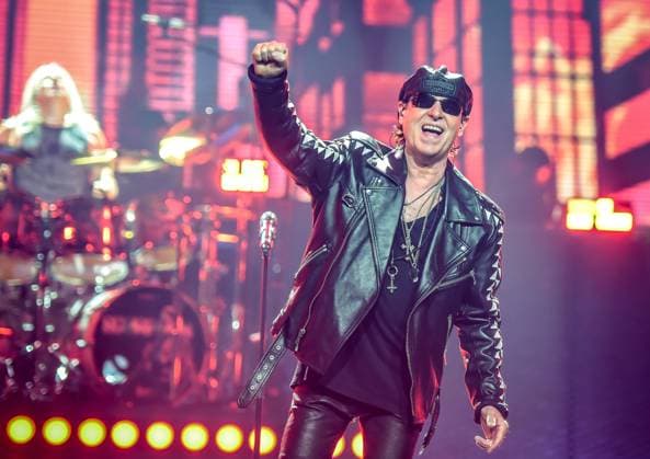 Bilder des Jahres 2023, Entertainment 05 Mai Entertainment Themen der Woche KW21 Entertainment Bilder des Tages 23.05.2023, xlakx, Entertainment Musik, Scorpions - Rock Believer-World Tour emspor, v.l. Deutschland-Tour Â«Rock Believer-World TourÂ» der deutschen Rockband Scorpions in der Mercedes Benz Arena Berlin. Klaus Meine (Gesang, l) Berlin *** 23 05 2023, xlakx, entertainment music, Scorpions Rock Believer World Tour emspor, v l Germany Tour Â Rock Believer World TourÂ of the German rock band Scorpions at the Mercedes Benz Arena Berlin Klaus Meine vocals, l Berlin.
