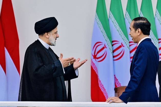 News Themen der Woche KW21 News Bilder des Tages May 23, 2023, Bogor, West Java, Indonesia: Iran s President EBRAHIM RAISI (L) talks with Indonesian President JOKO WIDODO (R) during their meeting at the Presidential Palace in Bogor, West Java, Indonesia. Ebrahim Raisi traveled to Indonesia due to the official invitation of his Indonesian counterpart Joko-Widodo after seventeen years. Bogor Indonesia - ZUMAi98_ 20230523_zih_i98_019 Copyright: xIranianxPresidencyx