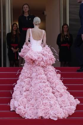 Entertainment Bilder des Tages Leonie Hanne CELEBRITES : 76 eme festival de Cannes - Red Carpet du film Â« Asteroid City Â» - Cannes - 23 05 2023 NorbertScanella Panoramic 