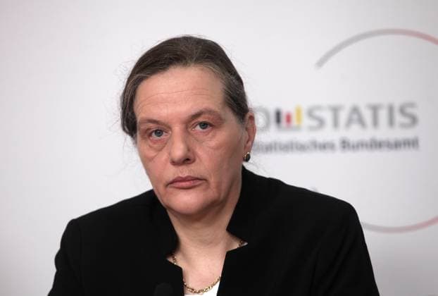 Ruth Brand ist eine deutsche Bundesbeamtin. Seit dem 1. Januar 2023 ist sie Präsidentin des Statistischen Bundesamtes ( Destatis ) und als solche mit den Aufgaben des Bundeswahlleiter Bundeswahlleiterin betraut. Zuvor war sie März 2021 bis Dezember 2022 Präsidentin des Beschaffungsamtes des Bundesministerium des Innern (BMI); hier am 13.01.2023 auf einer Pressekonferenz in Berlin, Deutschland Germany *** Ruth Brand is a German Federal official since the 1 January 2023 is you President of Statistical Federal Office Destatis and as such with the Tasks of Federal Election Commissioner Federal Election Commissioner charge previously was you March 2021 to December 2022 President of Procurement Office of Federal Ministry of Inside BMI here Copyright: xdtsxNachrichtenagenturx dts_19090