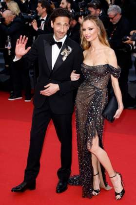 Adrien Brody mit Partnerin Georgina Chapman bei der Premiere des Kinofilms Asteroid City auf dem Festival de Cannes 2023 76. Internationale Filmfestspiele von Cannes im Palais des Festivals. Cannes, 23.05.2023