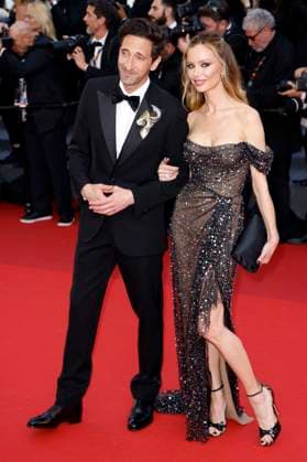 Adrien Brody mit Partnerin Georgina Chapman bei der Premiere des Kinofilms Asteroid City auf dem Festival de Cannes 2023 76. Internationale Filmfestspiele von Cannes im Palais des Festivals. Cannes, 23.05.2023