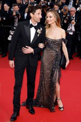 Adrien Brody mit Partnerin Georgina Chapman bei der Premiere des Kinofilms Asteroid City auf dem Festival de Cannes 2023 76. Internationale Filmfestspiele von Cannes im Palais des Festivals. Cannes, 23.05.2023