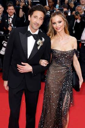 Adrien Brody mit Partnerin Georgina Chapman bei der Premiere des Kinofilms Asteroid City auf dem Festival de Cannes 2023 76. Internationale Filmfestspiele von Cannes im Palais des Festivals. Cannes, 23.05.2023