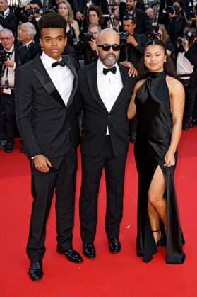 Jeffrey Wright mit seinen Kindern Elijah Wright und Juno Wright bei der Premiere des Kinofilms Asteroid City auf dem Festival de Cannes 2023 76. Internationale Filmfestspiele von Cannes im Palais des Festivals. Cannes, 23.05.2023