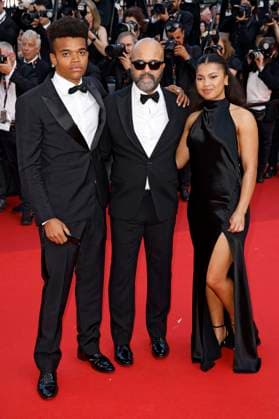 Jeffrey Wright mit seinen Kindern Elijah Wright und Juno Wright bei der Premiere des Kinofilms Asteroid City auf dem Festival de Cannes 2023 76. Internationale Filmfestspiele von Cannes im Palais des Festivals. Cannes, 23.05.2023