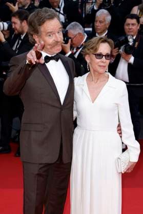 Bryan Cranston mit Ehefrau Robin Dearden bei der Premiere des Kinofilms Asteroid City auf dem Festival de Cannes 2023 76. Internationale Filmfestspiele von Cannes im Palais des Festivals. Cannes, 23.05.2023