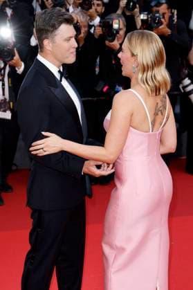 Scarlett Johansson mit Ehemann Colin Jost bei der Premiere des Kinofilms Asteroid City auf dem Festival de Cannes 2023 76. Internationale Filmfestspiele von Cannes im Palais des Festivals. Cannes, 23.05.2023