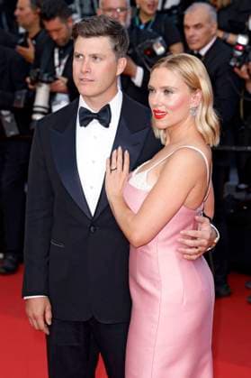 Scarlett Johansson mit Ehemann Colin Jost bei der Premiere des Kinofilms Asteroid City auf dem Festival de Cannes 2023 76. Internationale Filmfestspiele von Cannes im Palais des Festivals. Cannes, 23.05.2023