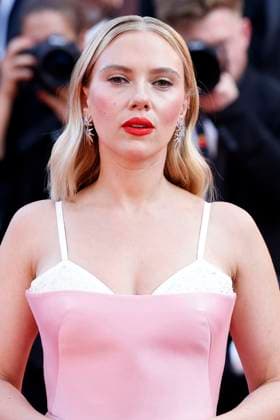 Scarlett Johansson bei der Premiere des Kinofilms Asteroid City auf dem Festival de Cannes 2023 76. Internationale Filmfestspiele von Cannes im Palais des Festivals. Cannes, 23.05.2023