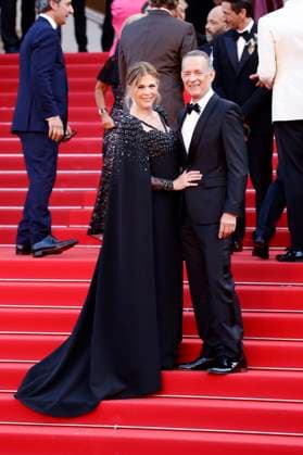 Tom Hanks mit Ehefrau Rita Wilson bei der Premiere des Kinofilms Asteroid City auf dem Festival de Cannes 2023 76. Internationale Filmfestspiele von Cannes im Palais des Festivals. Cannes, 23.05.2023