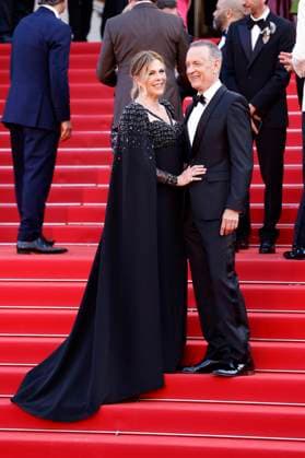 Tom Hanks mit Ehefrau Rita Wilson bei der Premiere des Kinofilms Asteroid City auf dem Festival de Cannes 2023 76. Internationale Filmfestspiele von Cannes im Palais des Festivals. Cannes, 23.05.2023