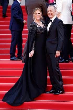 Tom Hanks mit Ehefrau Rita Wilson bei der Premiere des Kinofilms Asteroid City auf dem Festival de Cannes 2023 76. Internationale Filmfestspiele von Cannes im Palais des Festivals. Cannes, 23.05.2023