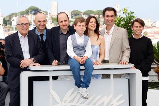 Marco Bellocchio, Paolo Pierobon, Fausto Russo Alesi, Enea Sala, Barbara Ronchi, Fabrizio Gifuni und Leonardo Maltese beim Photocall zum Kinofilm Rapito Kidnapped auf dem Festival de Cannes 2023 76. Internationale Filmfestspiele von Cannes am Palais des Festivals. Cannes, 24.05.2023