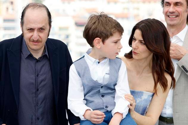 Fausto Russo Alesi, Enea Sala und Barbara Ronchi beim Photocall zum Kinofilm Rapito Kidnapped auf dem Festival de Cannes 2023 76. Internationale Filmfestspiele von Cannes am Palais des Festivals. Cannes, 24.05.2023