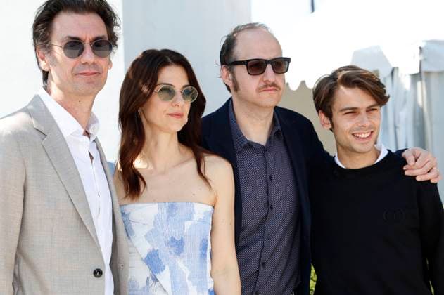 Fabrizio Gifuni, Barbara Ronchi, Fausto Russo Alesi und Leonardo Maltese beim Photocall zum Kinofilm Rapito Kidnapped auf dem Festival de Cannes 2023 76. Internationale Filmfestspiele von Cannes am Palais des Festivals. Cannes, 24.05.2023