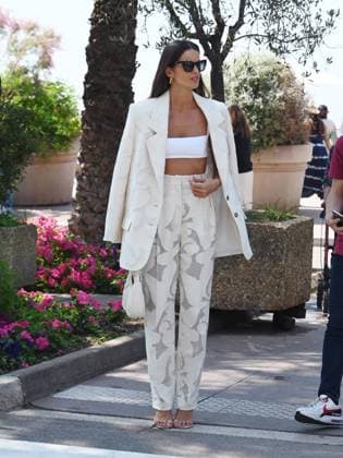 76th Cannes Film Festival 2023, day 9 - Izabel Goulart walking on the Croisette  Copyright: xManuelexMangiarottix xipa-agencyx xPoolxPhotoxEventsx01x IPA_IPA38182175