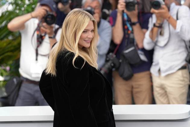 Virginie Efira CELEBRITES : 76 eme festival de Cannes - Photocall du film Â« L Amour et les Forets (Just The Two Of Us) Â» - Cannes - 24 05 2023 NorbertScanella Panoramic 