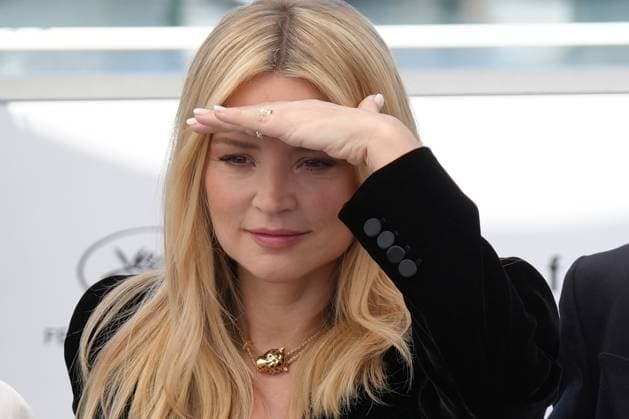 Virginie Efira CELEBRITES : 76 eme festival de Cannes - Photocall du film Â« L Amour et les Forets (Just The Two Of Us) Â» - Cannes - 24 05 2023 NorbertScanella Panoramic 