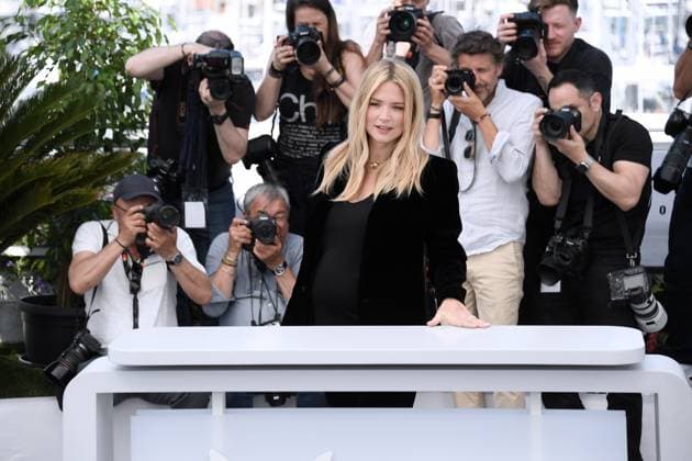 76th Cannes Film Festival 2023, Photocall film L Amour Et Les Forets (Just The Two Of Us) . Pictured: Virginie Efira  Copyright: xAlbertoxTerenghi PoolxPhotoxEvenx xPoolxPhotoxEventsx01x IPA_IPA38183399