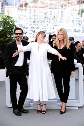 76th Cannes Film Festival 2023, Photocall film L Amour Et Les Forets (Just The Two Of Us) . Pictured: Melvil Poupaud, Virginie Efira, ValÃ rie Donzelli  Copyright: xAlbertoxTerenghi PoolxPhotoxEvenx xPoolxPhotoxEventsx01x IPA_IPA38183408