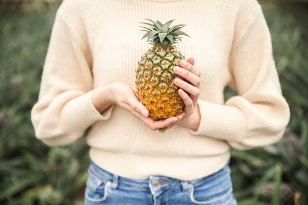Woman holding fresh pineapple in hands model released, Symbolfoto property released, PCLF00451
