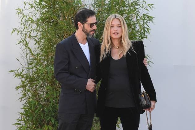 Melvil Poupaud, Virginie Efira - Just the Two of Us photocall, - The 76th Annual Cannes Film Festival CANNES, FRANCE CELEBRITES : 76e Festival de Cannes - Just the Two of Us photocall - 24 05 2023 LionelUrman Panoramic 
